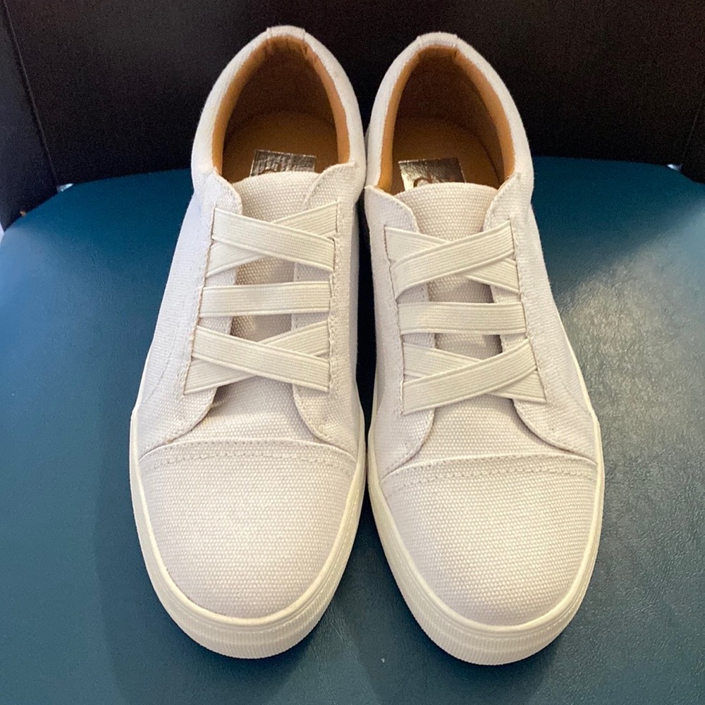 Dolce vita sneakers NWOT